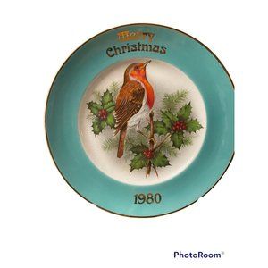 Merry Christmas 1980 , Barratts of Staffordshire  decorative Plate Red Bird